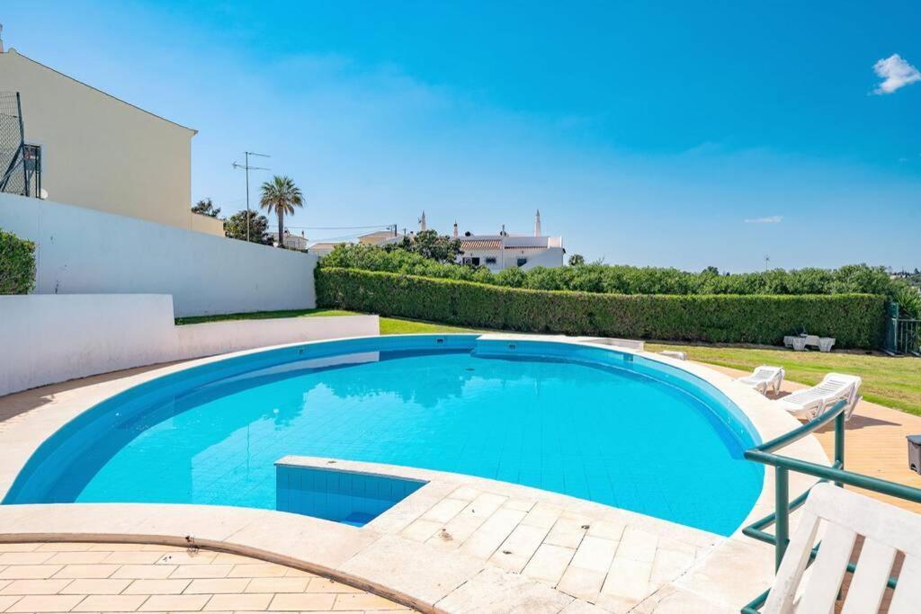 T1 Carvoeiro C/piscina E A 300m Apartment