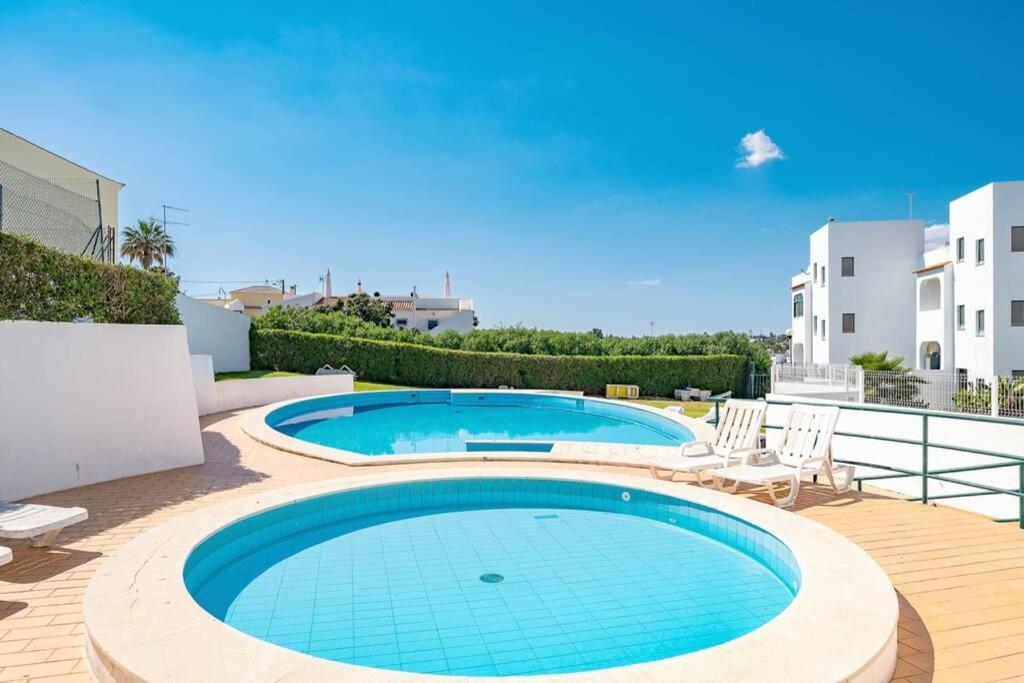 T1 Carvoeiro C/piscina E A 300m Apartment