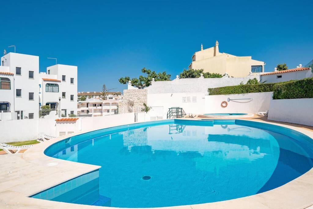 T1 Carvoeiro C/piscina E A 300m Apartment *
